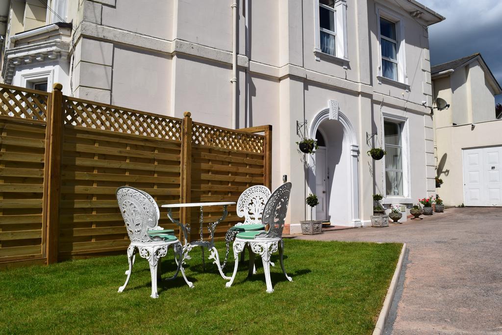Tor Park Holiday Flatlets Torquay Exterior photo